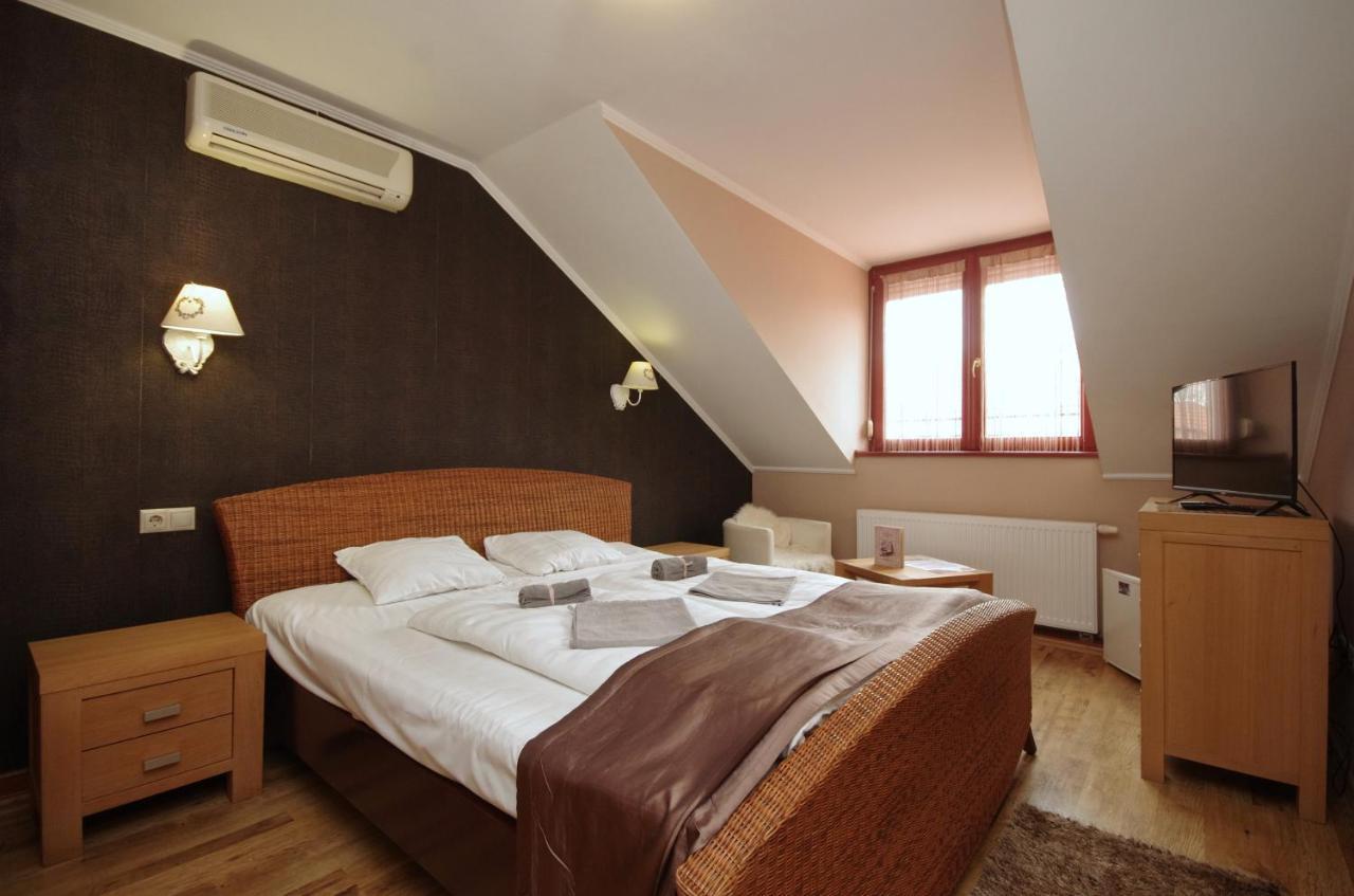 Guest House Romantika Panzio 久洛 外观 照片