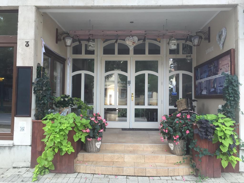 Guest House Romantika Panzio 久洛 外观 照片