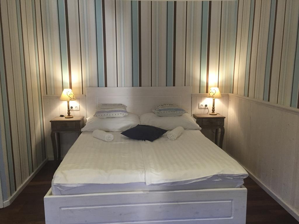 Guest House Romantika Panzio 久洛 外观 照片