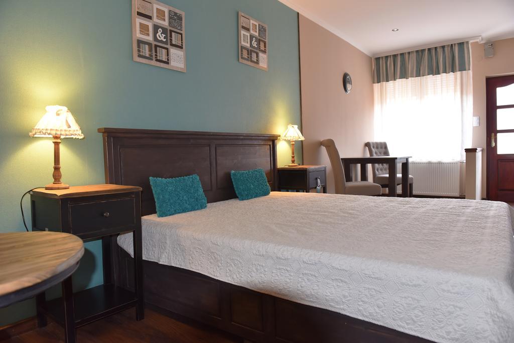 Guest House Romantika Panzio 久洛 客房 照片