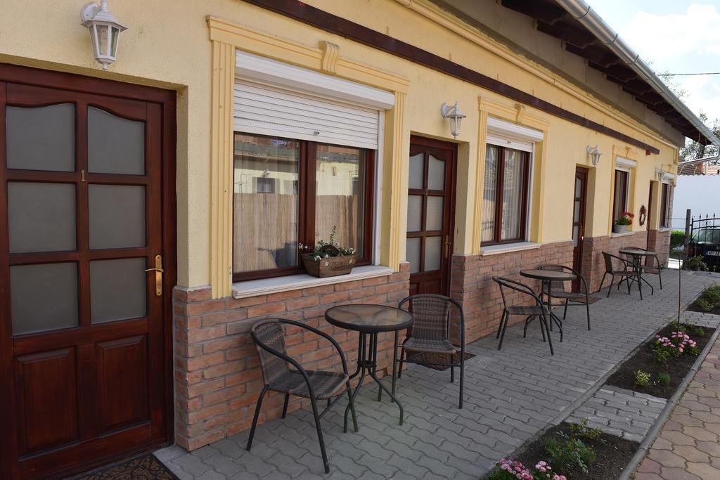 Guest House Romantika Panzio 久洛 外观 照片