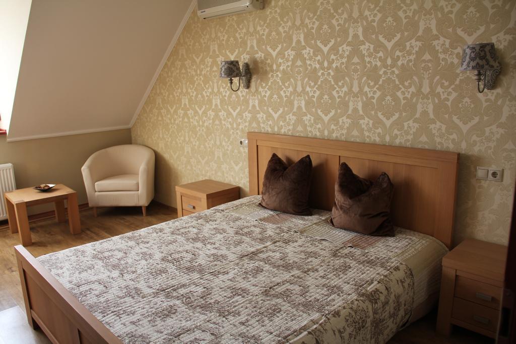 Guest House Romantika Panzio 久洛 客房 照片