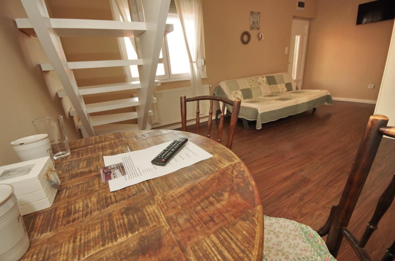 Guest House Romantika Panzio 久洛 外观 照片